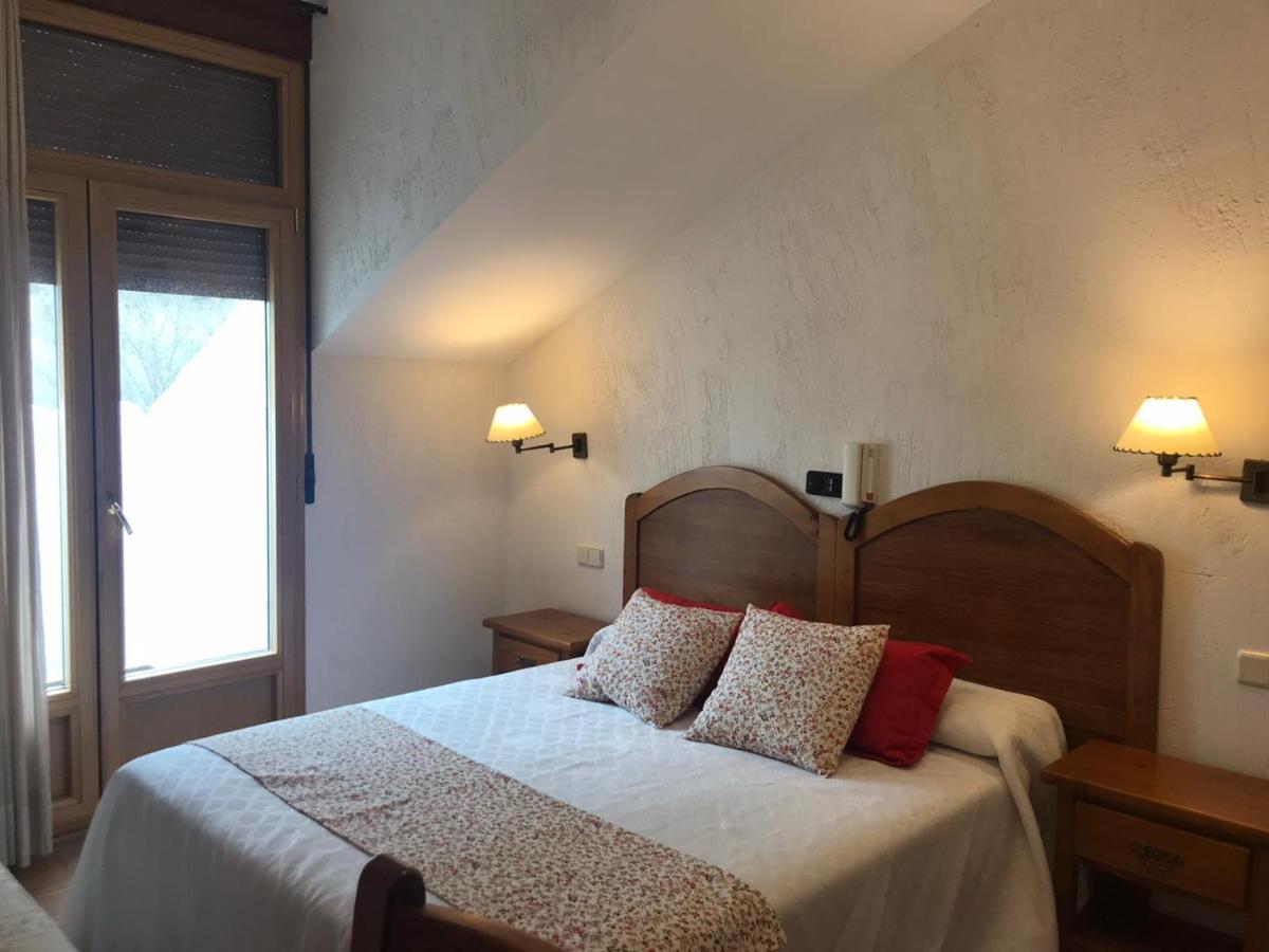 Hostal Decerca Prádena Rom bilde