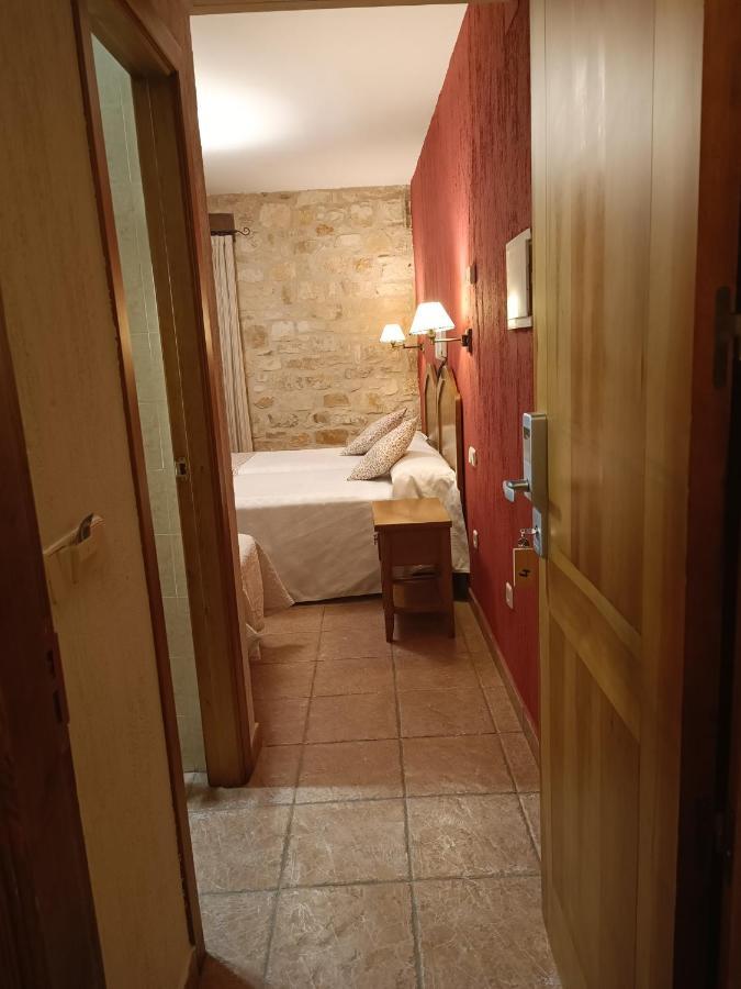 Hostal Decerca Prádena Rom bilde