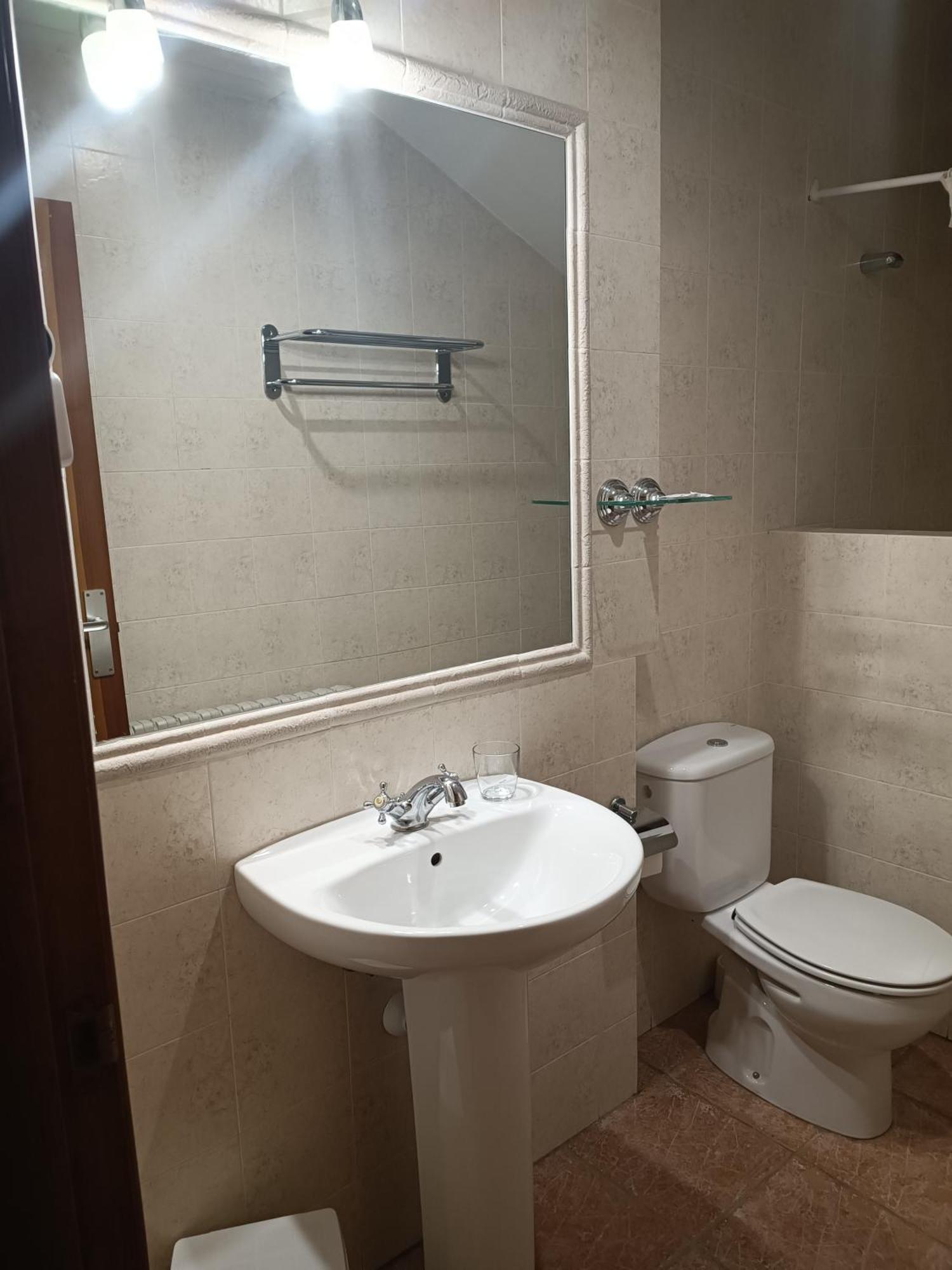 Hostal Decerca Prádena Rom bilde